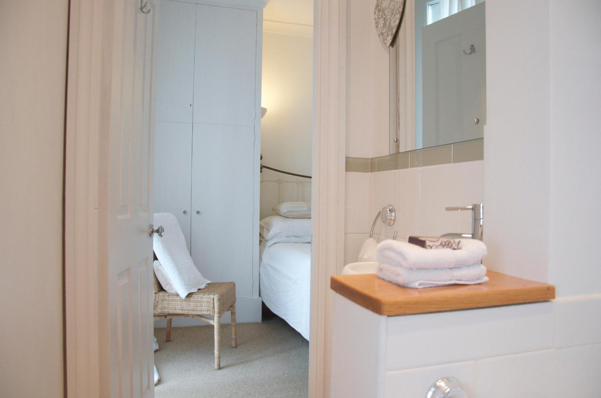 Onefifty Bed & Breakfast Cowes  Dış mekan fotoğraf